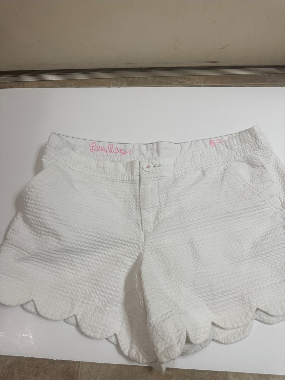 Lilly Pulitzer White Scalloped Hem Textured Women's Shorts